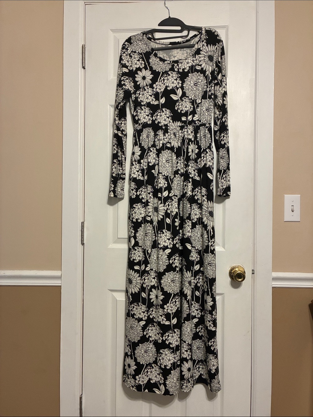 Black & White Floral Long Sleeve Maxi Dress